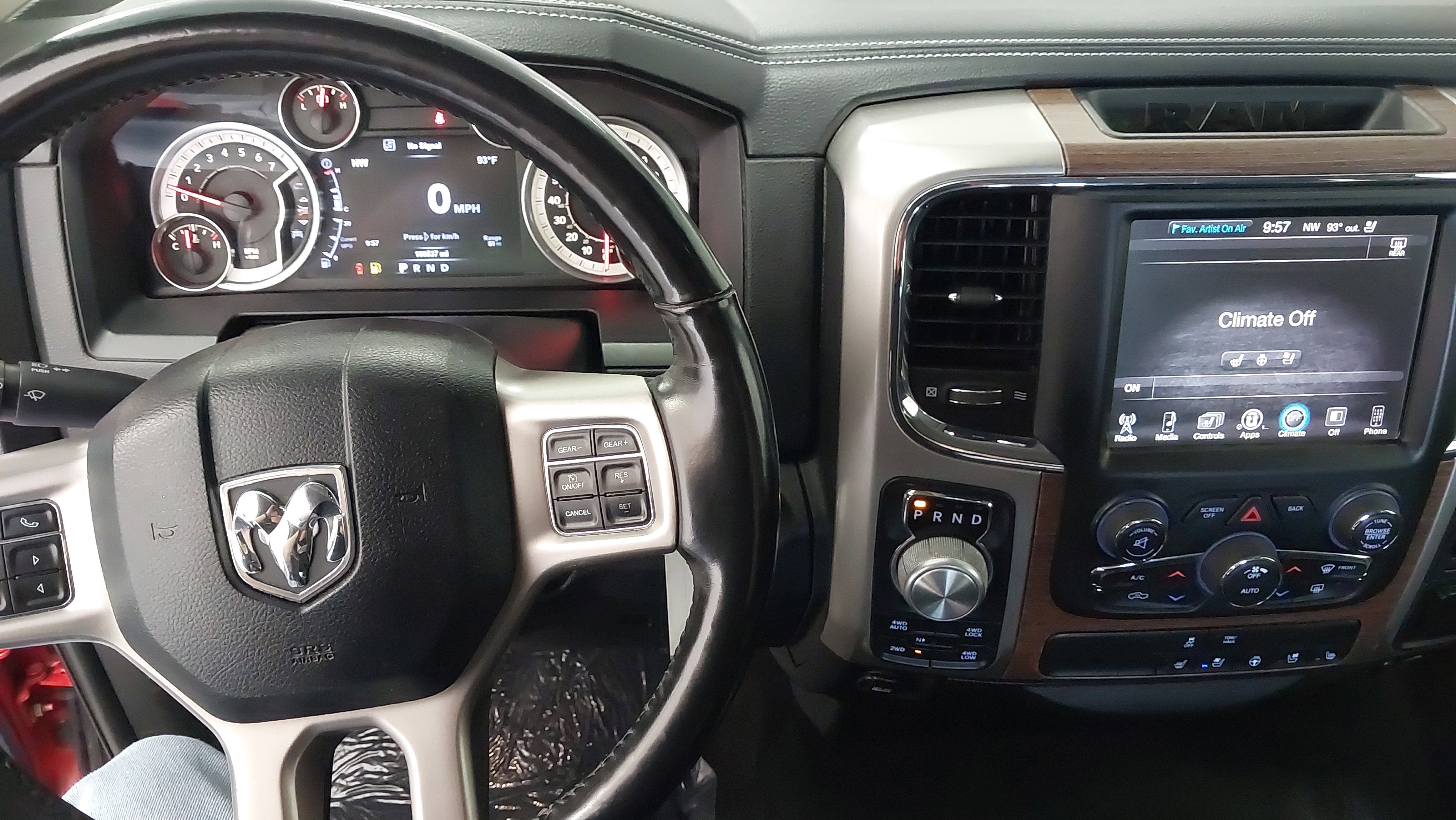 2017 RAM 1500 Laramie Crew Cab 4x4 5'7" Box