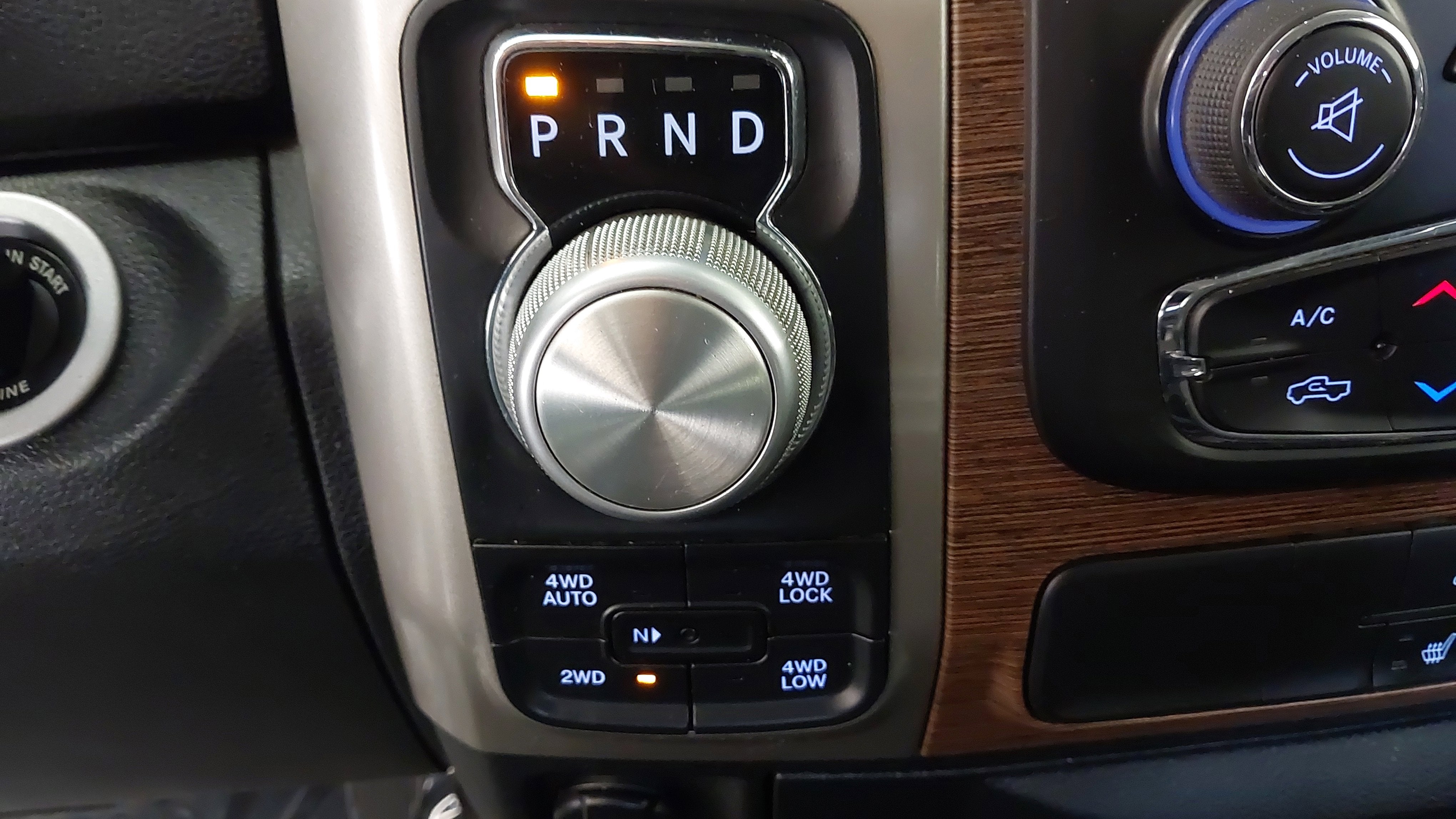 2017 RAM 1500 Laramie Crew Cab 4x4 5'7" Box