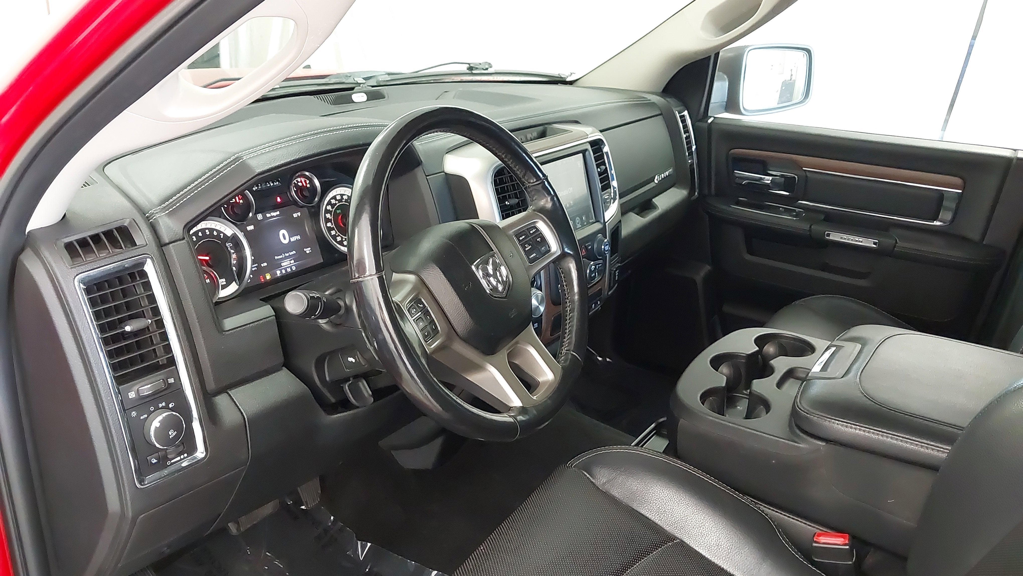 2017 RAM 1500 Laramie Crew Cab 4x4 5'7" Box