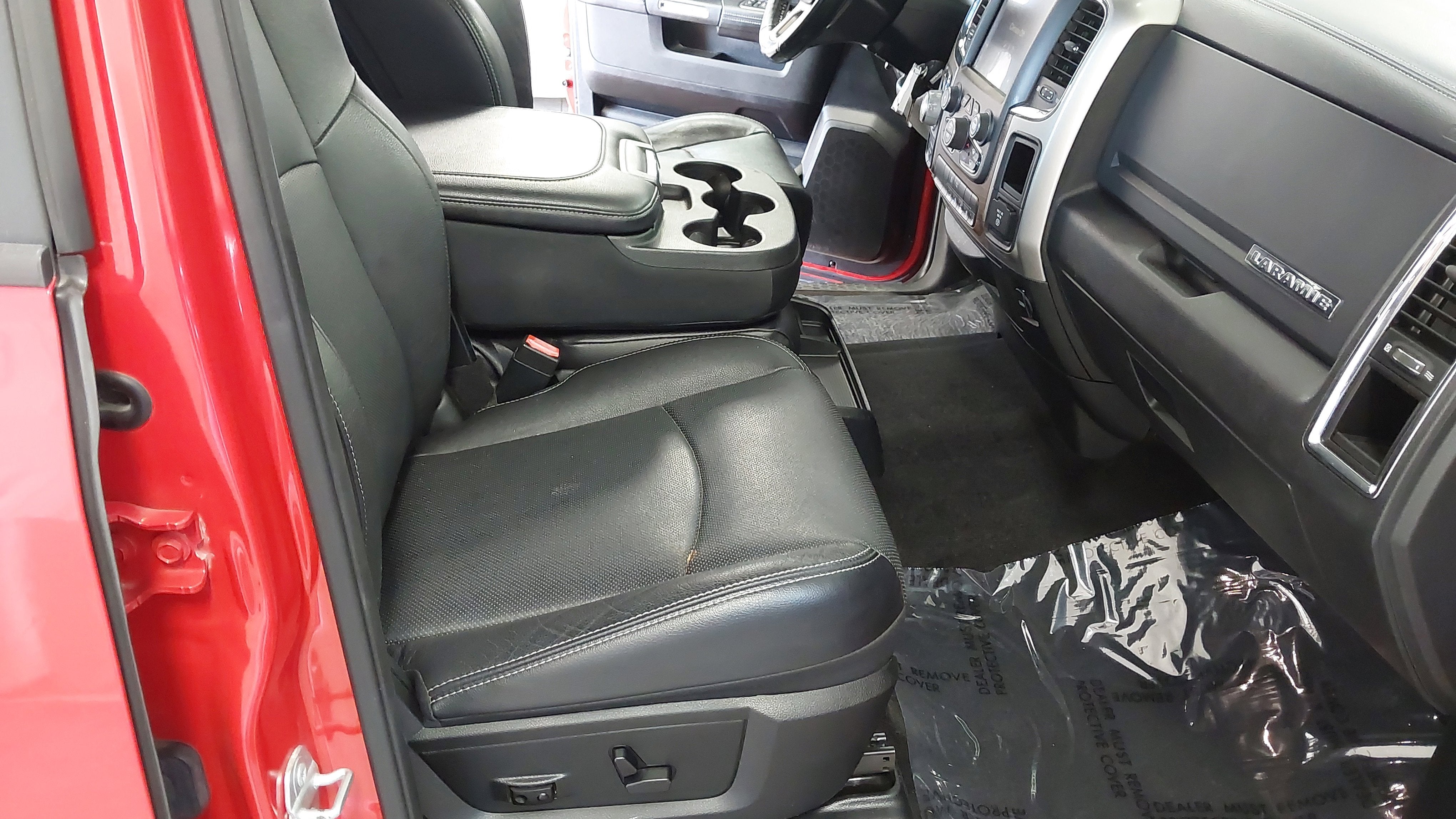 2017 RAM 1500 Laramie Crew Cab 4x4 5'7" Box