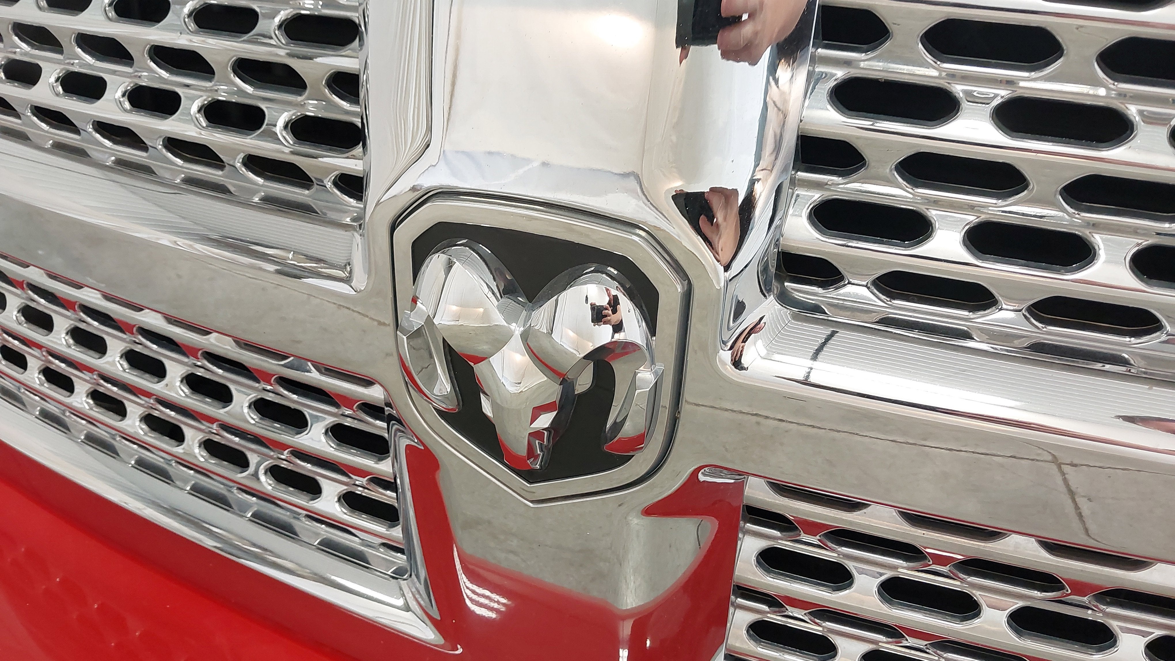 2017 RAM 1500 Laramie Crew Cab 4x4 5'7" Box