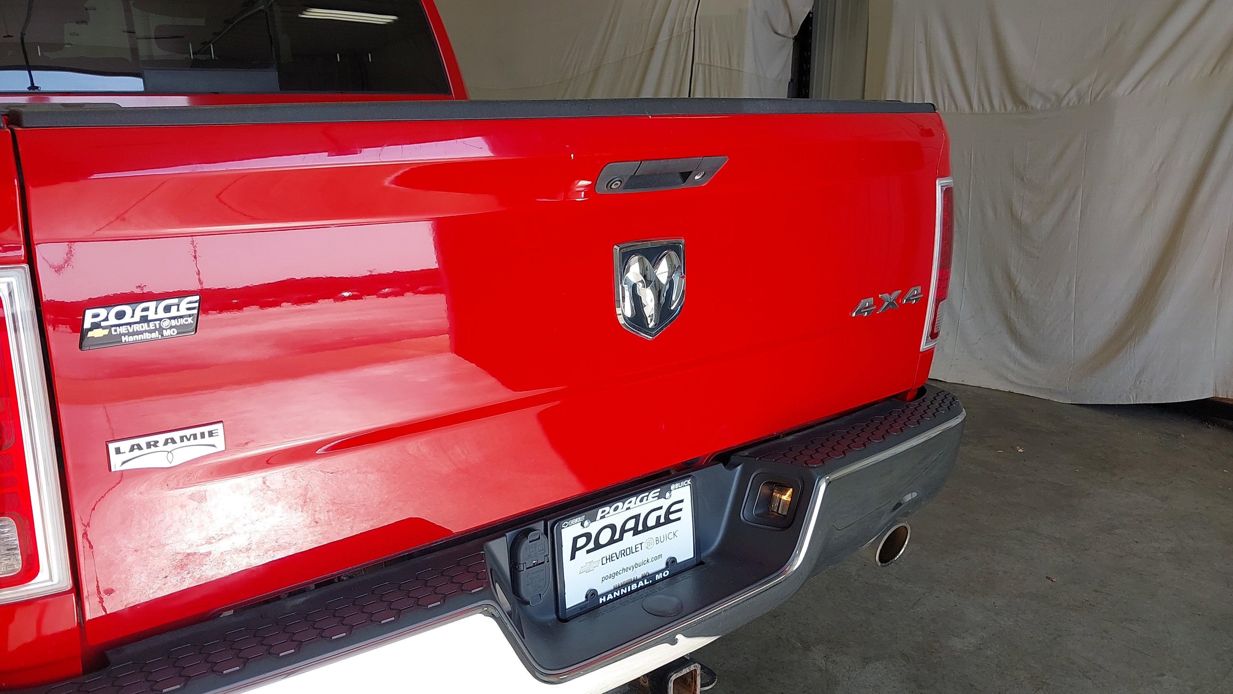 2017 RAM 1500 Laramie Crew Cab 4x4 5'7" Box