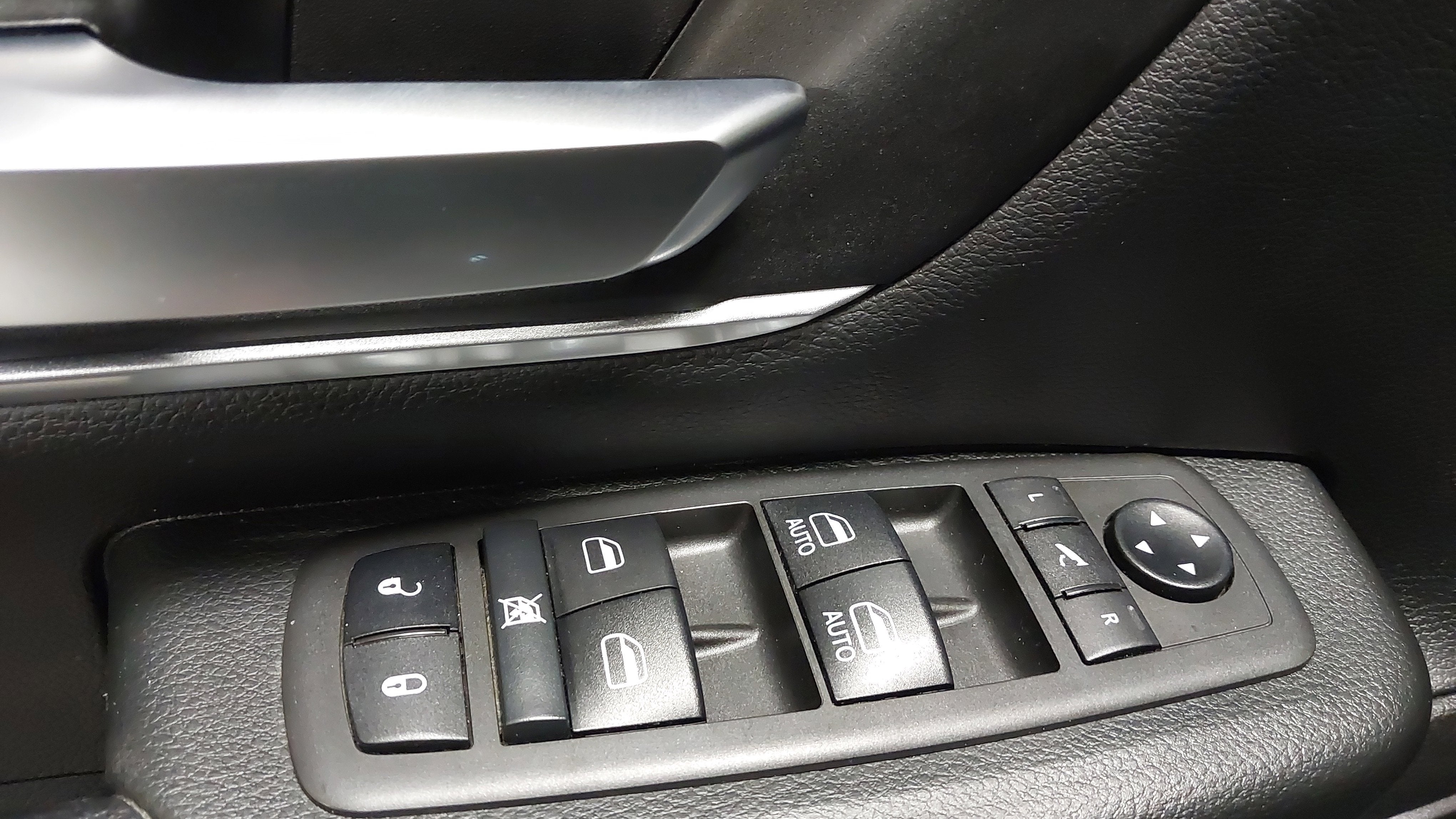 2021 RAM 1500 Big Horn Crew Cab 4x4 5'7" Box