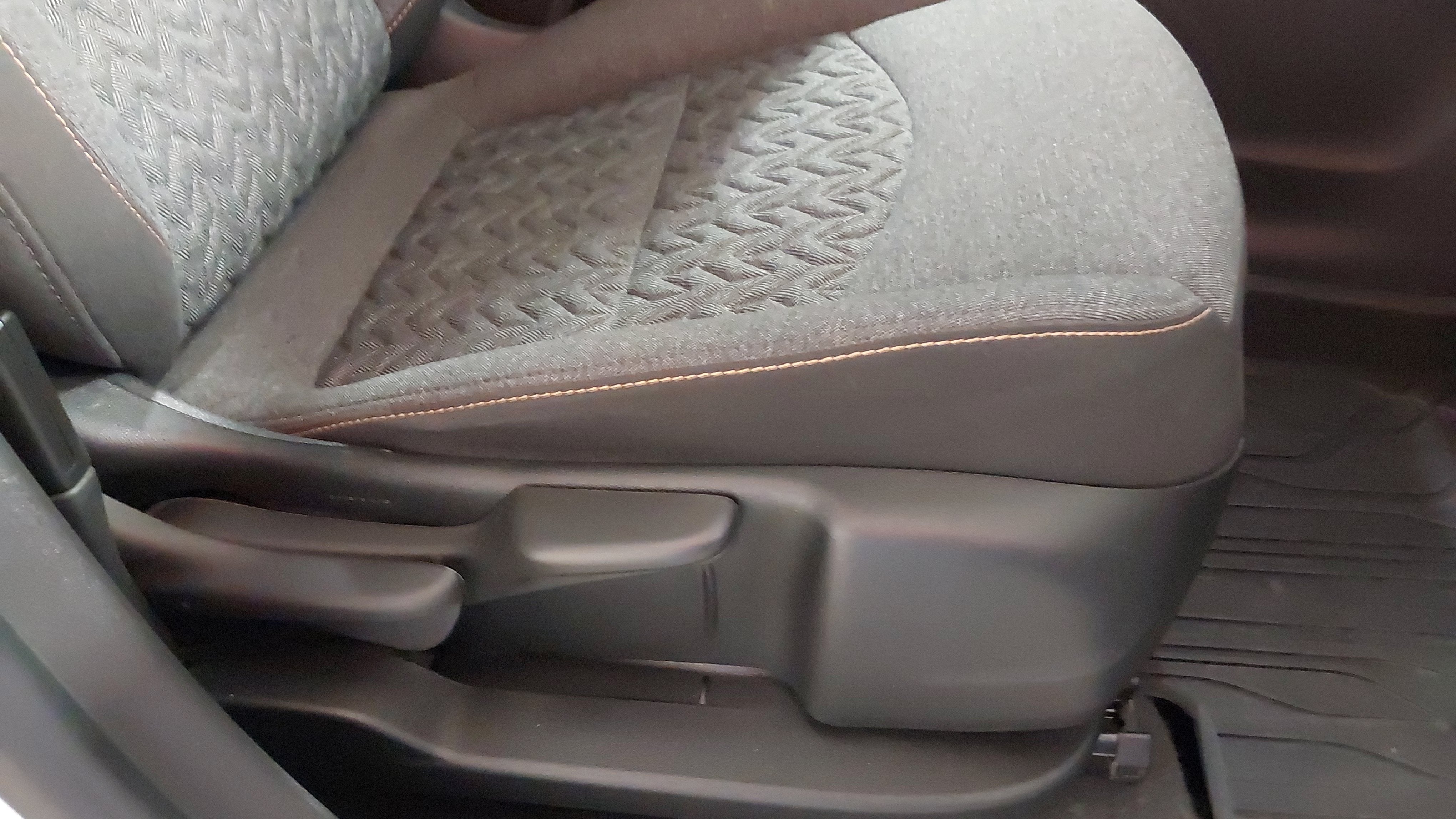 2024 Chevrolet Equinox LT - Photo 28